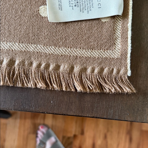 Authentic Gucci Tan and Brown scarf - Picture 9 of 11